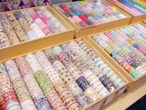 マスキングテープブランド「ｍｔ」の会場限定デザインや、ｍｔラッピングペーパーの販売