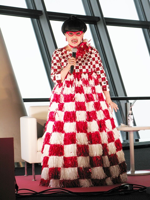 初日はゲストに黒柳徹子さんが登場