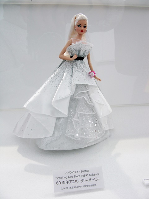 「60周年アニバーサリーバービー」