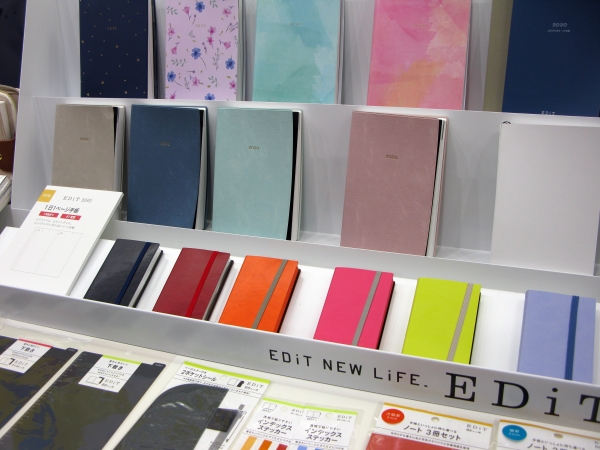 EDiT1日1ページ手帳からライフログを楽しむ女性に向け「ニュアンスカラー」カバー（B6ダイアリー）登場。ライトな価格設定が魅力。