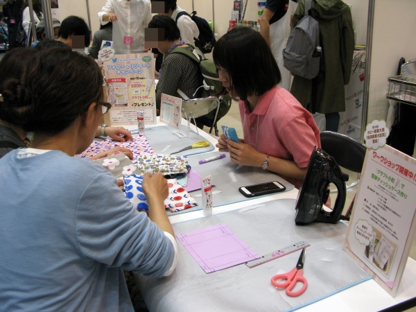 サクラクレパス、多用途接着剤「クラフト小町」で簡単ティッシュケース作り