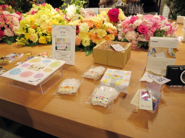 プレゼントタグとしてメッセージを入れたり、写真を貼ったり。贈り物に添えるだけで思いが伝わる