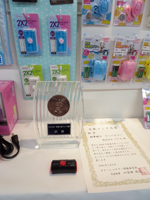 鉛筆・色鉛筆対応！ダイヤルを回すと削り角度・長さが変えられる「ツーバイツー」デビカ