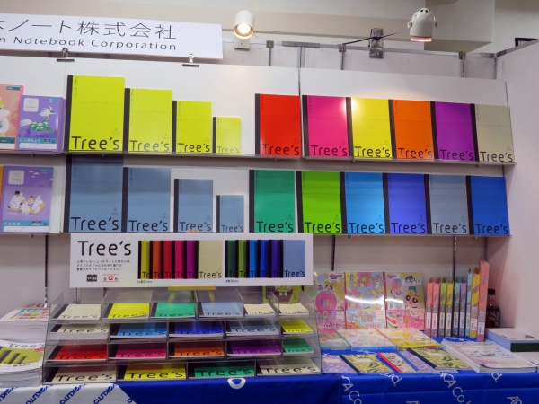 上滑りしない、しっかりとした書き心地。ライフスタイルに合わせて選べるＡ4～Ａ6サイズとカラーのバリエーション。Ｂ５は全12色「Tree's」日本ノート