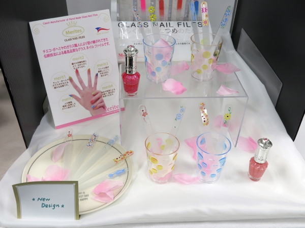 爪のお洒落に、携帯できる「チェコ製グラスネイルファイル」新朝日コーポレーション