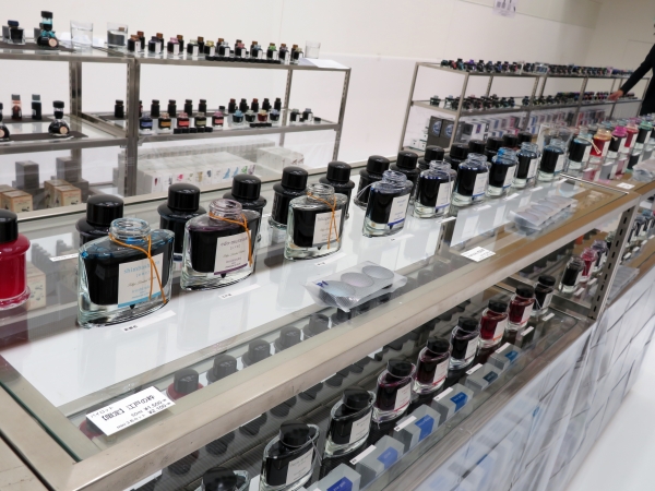 パイロット　 iroshizuku-色彩雫（いろしずく）シリーズは、日本の美しい情景から創造された彩り豊かなインキ