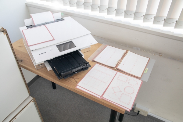 自分のライフスタイルに合わせ楽しめる「マークスのシステム手帳」ダウンロードサービス。ＩＤ＆パスワードやレシピメモなど全15種類のテンプレートを家庭用プリンターで印刷できる