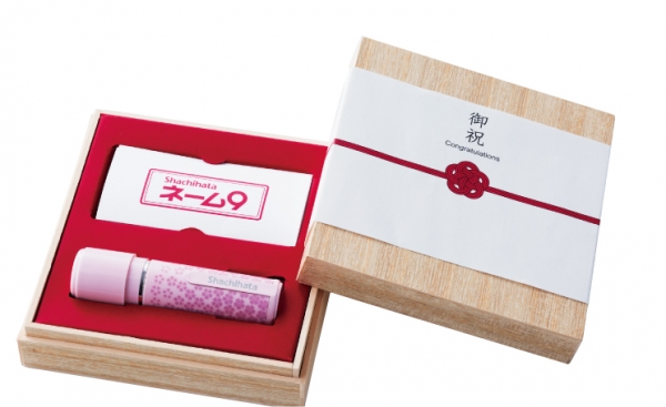 ・贈り物に最適な専用のギフトケース付き