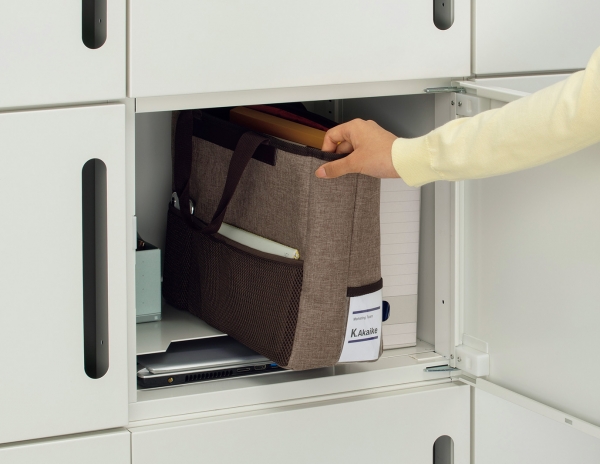 （３）自立しやすく、個人用ロッカーへ収納可能