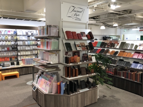 NAGASAWA Journal Style ＆ Chair Factory　陳列