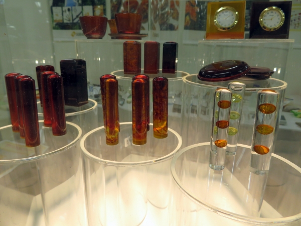 久慈産琥珀の起源は85000万年前。琥珀は樹脂が長い時を経てカタチとなった植物生まれの宝石「琥珀印鑑」久慈琥珀