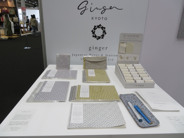 薄い用紙ながらペンやマーカーのインクが裏抜けしない、デザインやスケッチ、イラストなどに使えるノート。書き味抜群です 「ＳＯＭＥ ＰＡＤ」尚雅堂