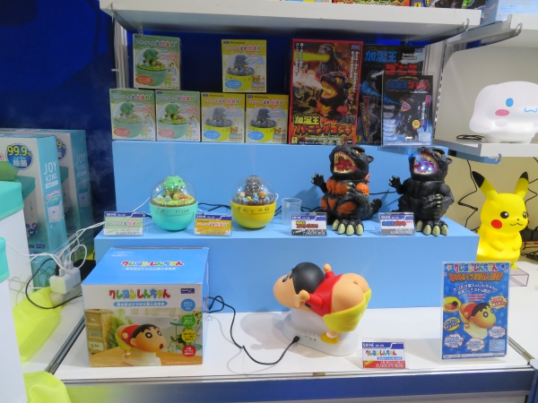 コロナ禍で需要が伸びているのが加湿器。子どもたちも楽しめるユニークな、クレヨンしんちゃん「嵐を呼ぶケツだけ星人加湿器」」「加湿王バーニングゴジラ」「とかげのお家加湿器」シャイン