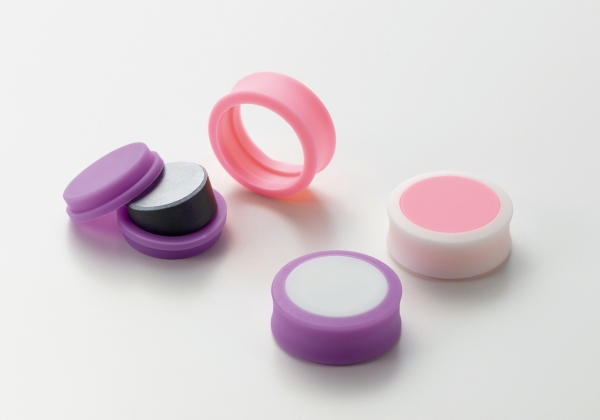 パーツを分解でき、着せ替えが楽しめる3色セット