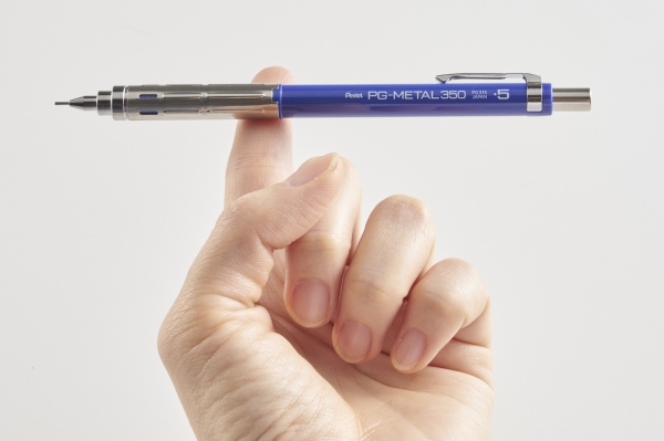 1.クッキリ書けて疲れにくい低重心設計