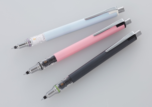 『アドバンス』限定軸色　左から：PTブルー（芯径：0.3mm）、MNピンク、SFブラック（芯径：0.5mm）