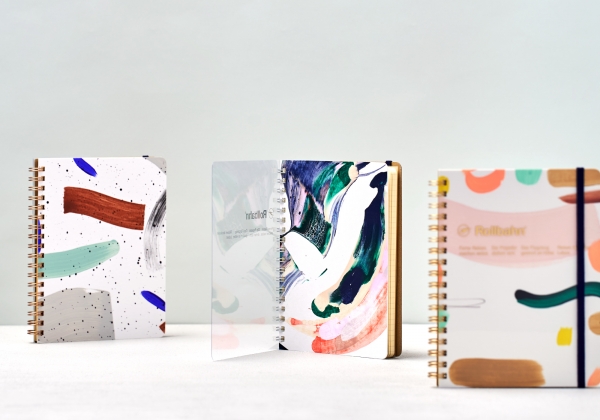 ・アート ロルバーン ポケット付メモ L　2,750円（税込）  3柄展開＜A（Seaside）/B（Yay）/C（Nightfall）＞