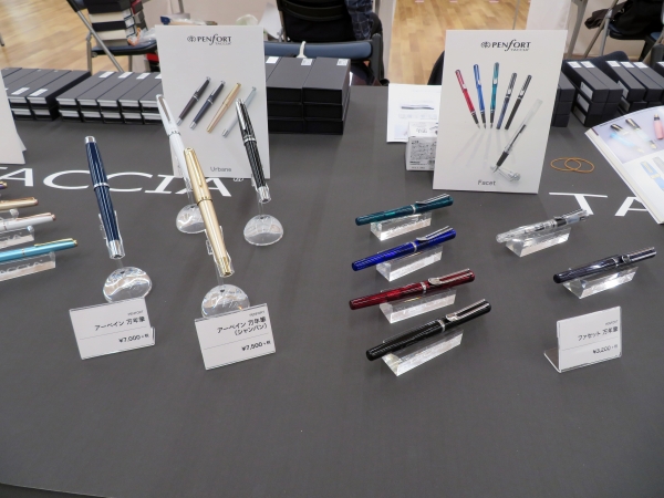 丸みを帯びたフォルムが品のある万年筆Penfort Fountain penTACCIA アーベイン万年筆／シャンパン　ナカバヤシ