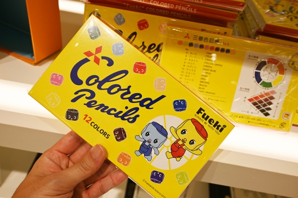 フエキ・ 三菱鉛筆「COLORED PENCIL 色鉛筆」（税抜 1,300円）※数量限定品