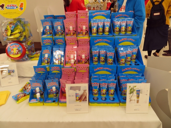 創業100周年を迎えたカクダイ製菓㈱「クッピーラムネ」がシンシアとコラボ。冬の季節の必需品「ハンドクリーム」「リップクリーム」