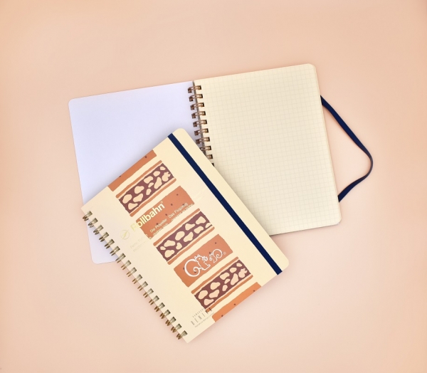 ◆ロルバーン ポケット付メモ L クルミッ子（クリーム）／880円（税込）