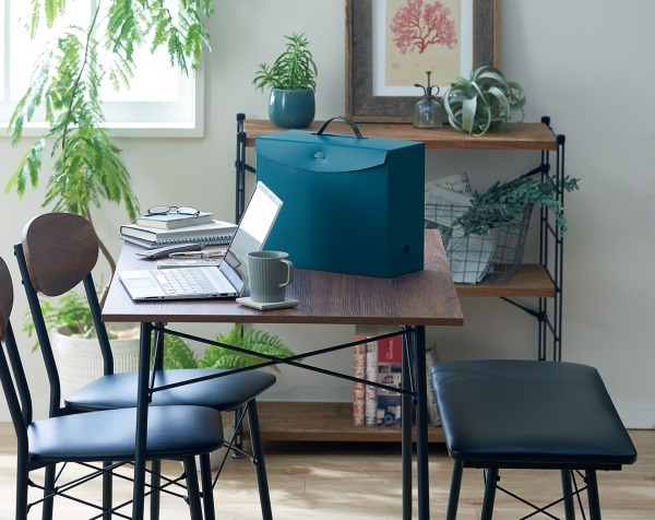 《 組み合わせイメージ 》 ご家庭のインテリアに馴染みやすい、落ち着いたトーンの全3色展開です。