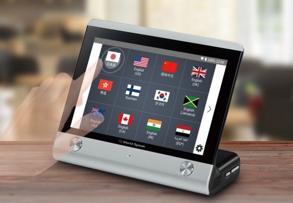 言語選択画面で本体に表示したい言語をタッチします ※112言語をサポートしています。(2021年7月時点)