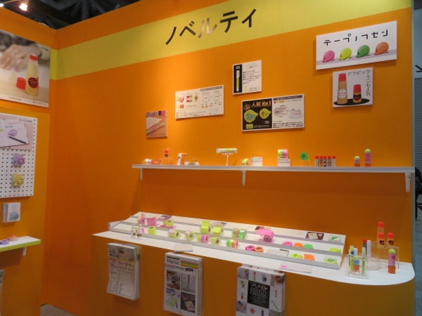 ヤマトは、デザイン性に優れたパーソナル文具からホビー・クラフト商品アートシリーズ等多数を出品し、幅広い業種への提案
