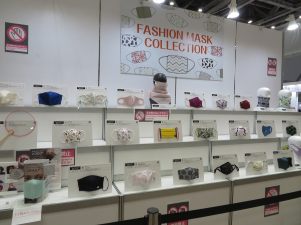 会場では、従来からの各フェアに加え、前回好評の「フアツションマスクコレクション」を展開