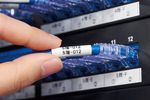 ・ラベル貼付け後も自由に位置を移動できる「回転ラベル」