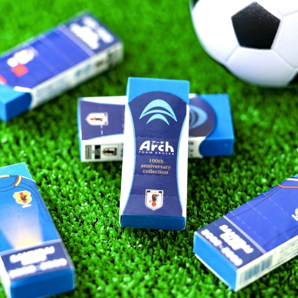 裏面にはアーチ柄デザインを