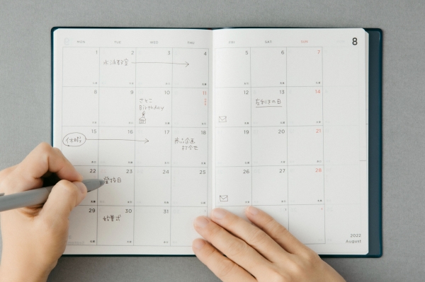 日付が書く手に隠れないよう、すべて右上に配置