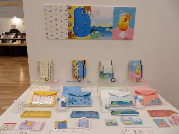 優雅で贅沢なバカンスを表現した「ロラン」シリーズは、プールやカクテルなど心躍るモチーフ　DELFONICS