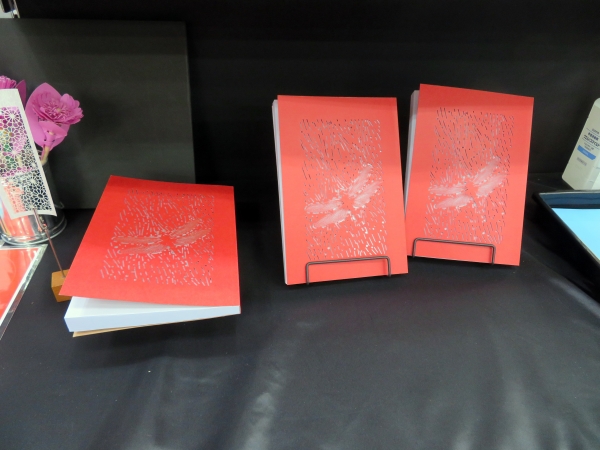 ノートの表紙を繊細にレーザー加工で繊細に表現　第一印刷所