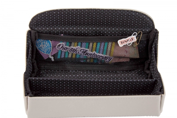 隠しマグネットで開閉がスムーズに