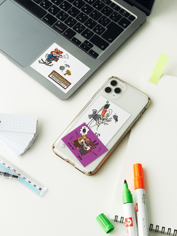 ⑥コラボステッカー 価格：770円（税込）　 カラー：全1種（5枚セット）