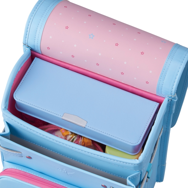 ランドセルの空いたスペース入ります。