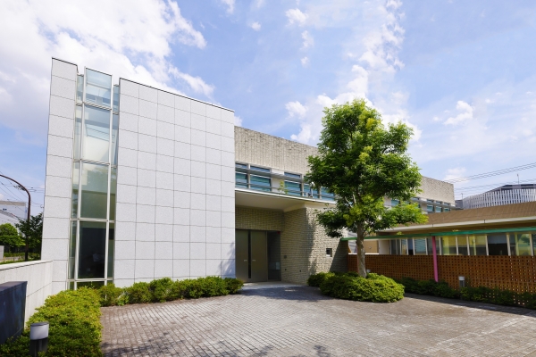 ワクチン接種会場として大田区に提供するキヤノン下丸子体育館（外観）