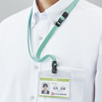 差し込みクリップで胸ポケットに 固定できます。