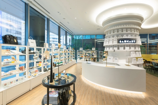 店内撮影：神崎博文