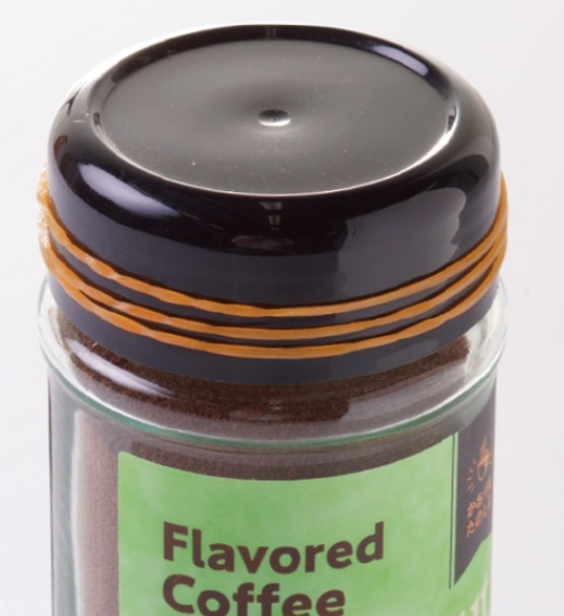 固いビンのフタを開けやすくする 開かない固いビンのフタに、輪ゴムを何本か巻きつけます。すると手が滑らず、スッとフタを開けることができます。