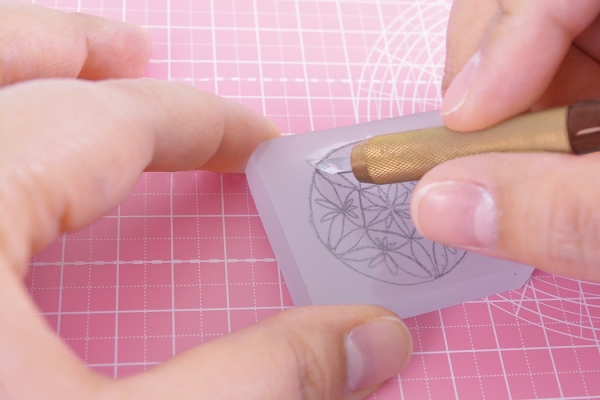 刃先が透けてほりやすい