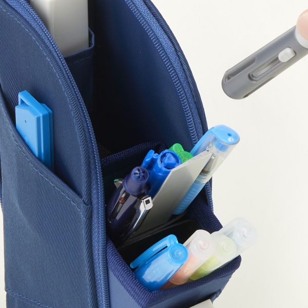 残ったペンは手前に寄り、奥のスペースにスムーズに戻せます