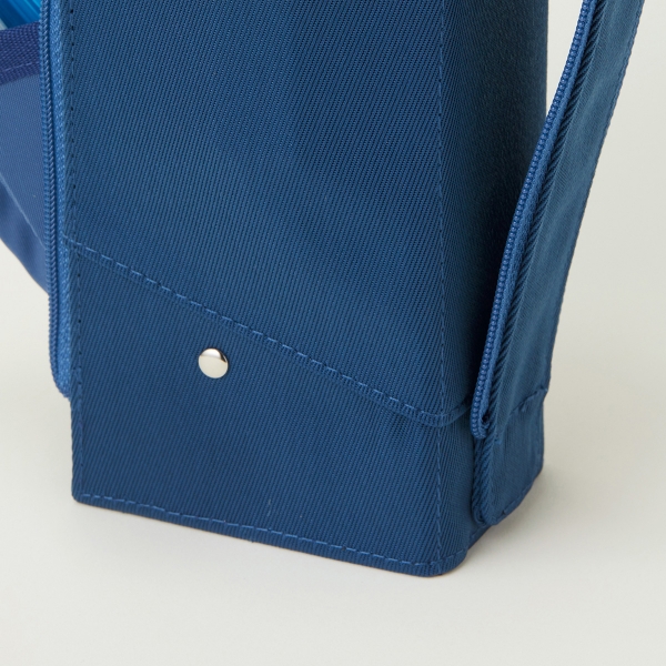 開けたフタは背面のマグネットで固定