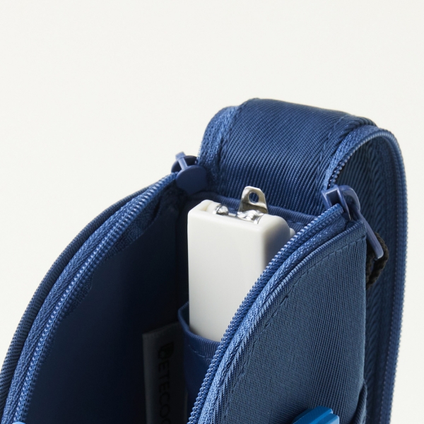 消しゴムなどの収納に便利な小物ポケット