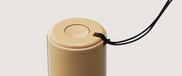 ・携帯に便利なストラップ穴付き！