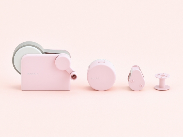 限定カラー＜Bobbin＞（左から）コマキキ、カッター付きケース、プチカッター、ボビン芯