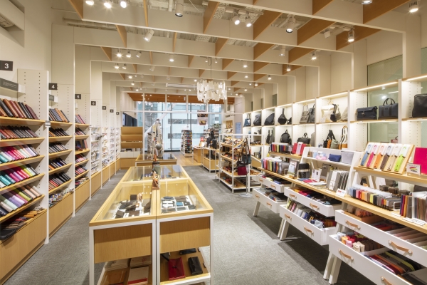 リニューアルされた4階CARRYは、自分らしくあるためのアイテムが揃ったフロア