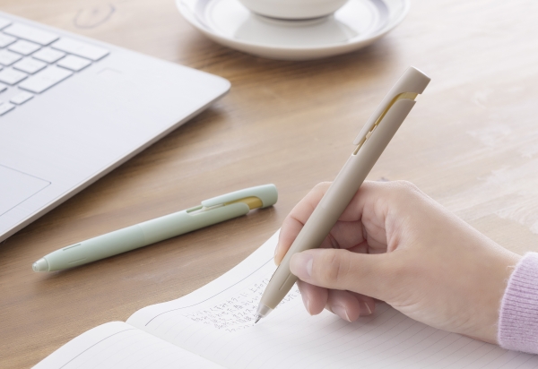 ▲働くシーンに合わせて2色以上選ぶのもおすすめ