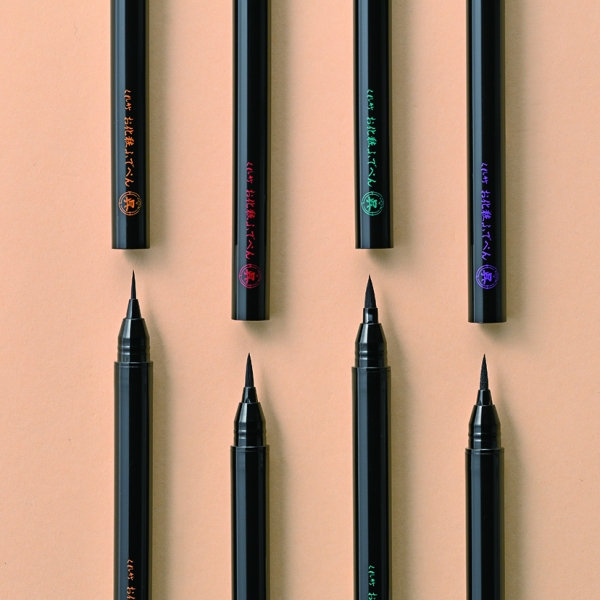 イメージ画像　 左から極細筆タイプ、細筆タイプ、平筆タイプ、軟筆タイプ（フェルトタイプ）